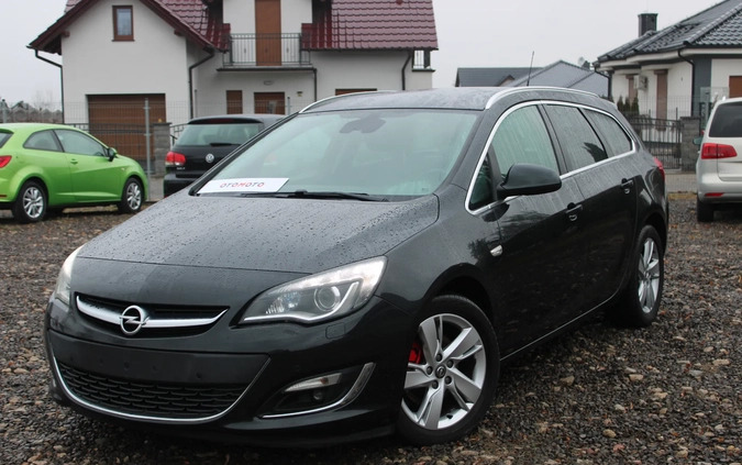 Opel Astra cena 28800 przebieg: 175000, rok produkcji 2013 z Tarnogród małe 562